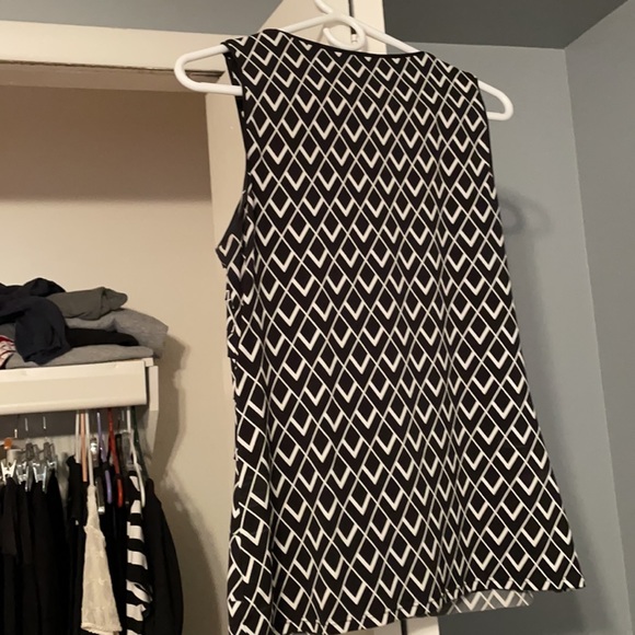 Women’s Sleeveless top - Picture 4 of 7